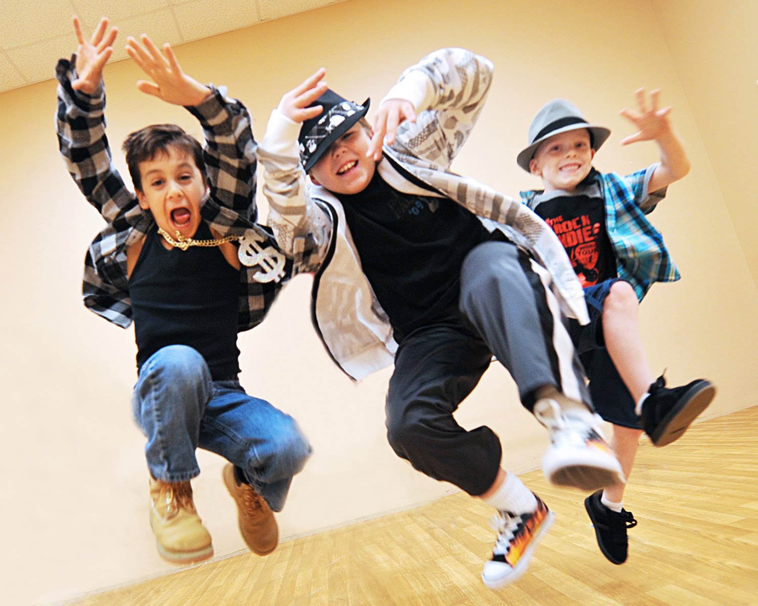 Танец крутые пацаны в детском. Хип хоп дети. Танцы хип хоп. Хип-хоп танцы для детей. Детские современные танцы.